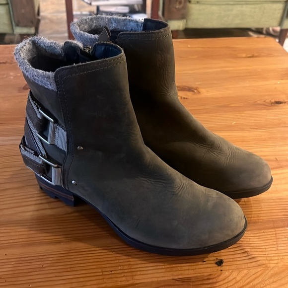 Sorel Shoes - SOREL Lolla Leather Peet moss Ankle Boots Waterproof Block Heels Size 7.5